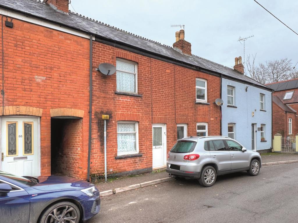 Lot: 98 - ONE-BEDROOM MID-TERRACE HOUSE - Front aspect of the property